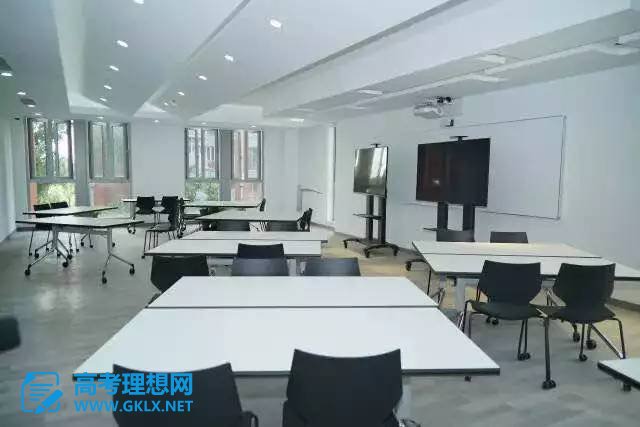 教育部直属211高校--上海外国语大学国际本科招考，不上专科更不用复读！